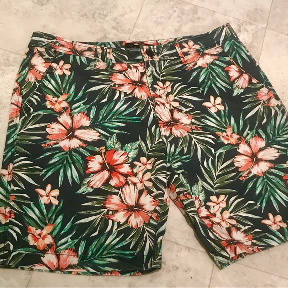 Aeropostale Other - Men’s size 36 Aeropostale floral print shorts.